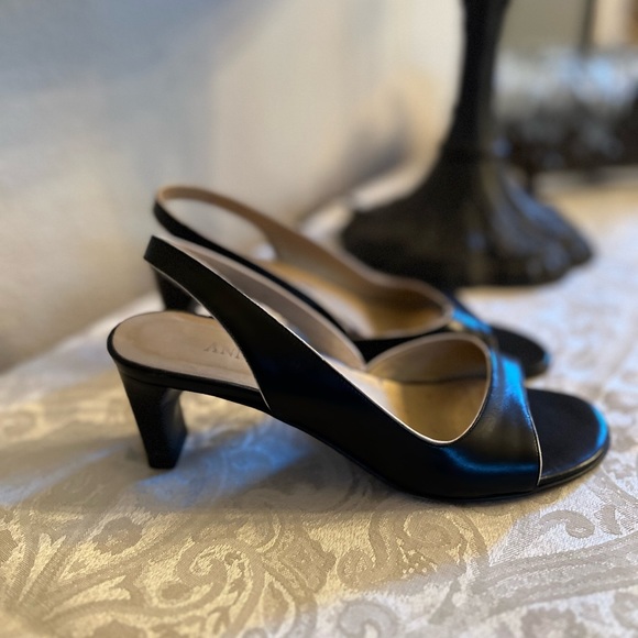 Ann Taylor Clio leather slingback pumps size US 6 1/2M black and cream. - Picture 5 of 11